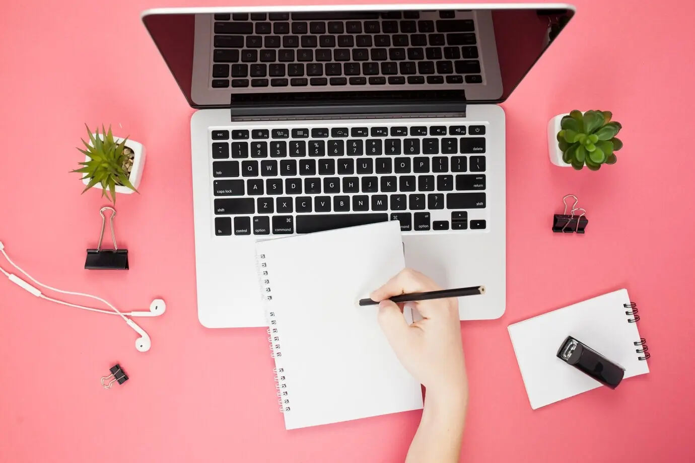 Bitte sende mir den ursprünglichen Beschreibungstext, den ich auf Deutsch umformulieren soll.